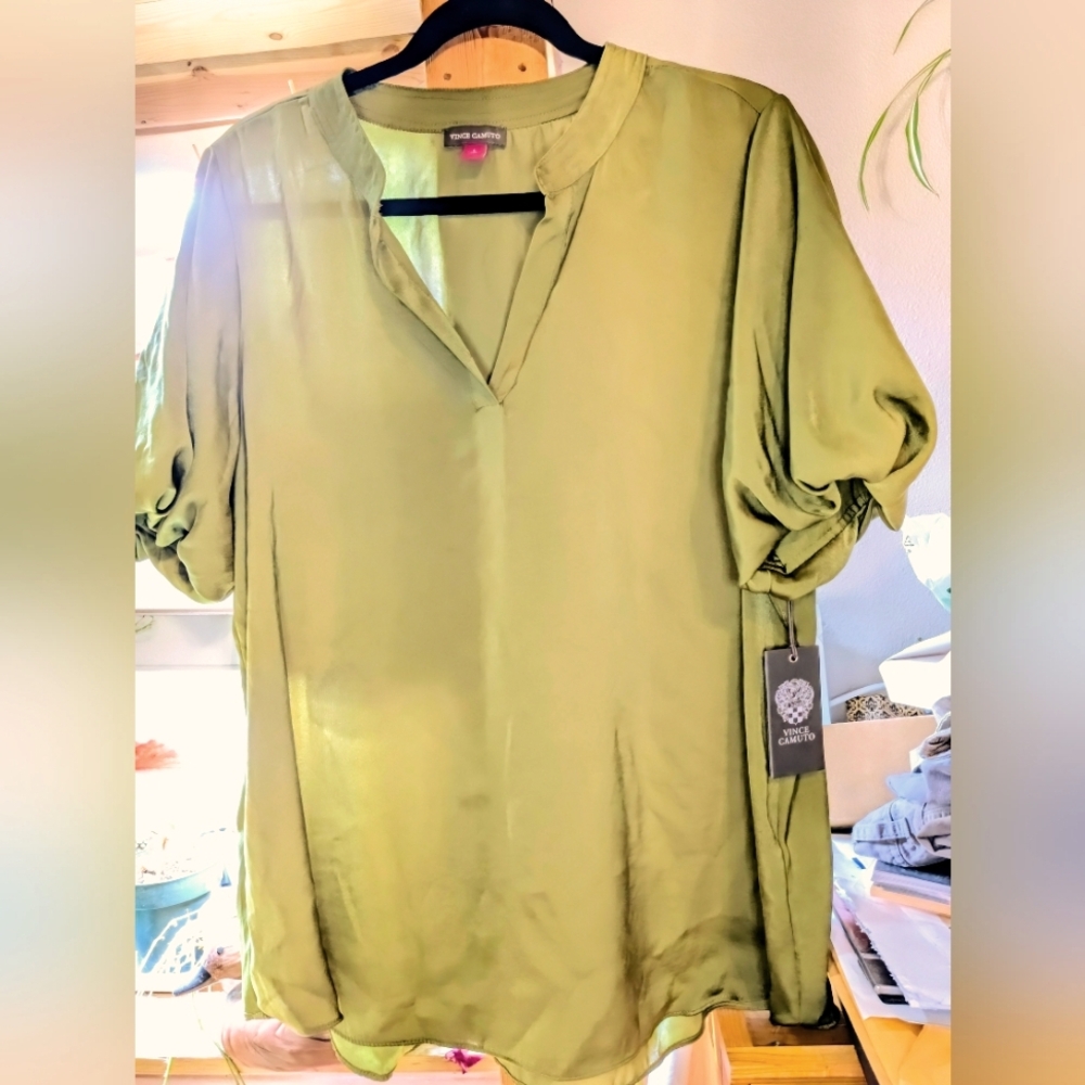NWT Vince camuto hammered satin puff sleeve top - Olive Moss, size large
